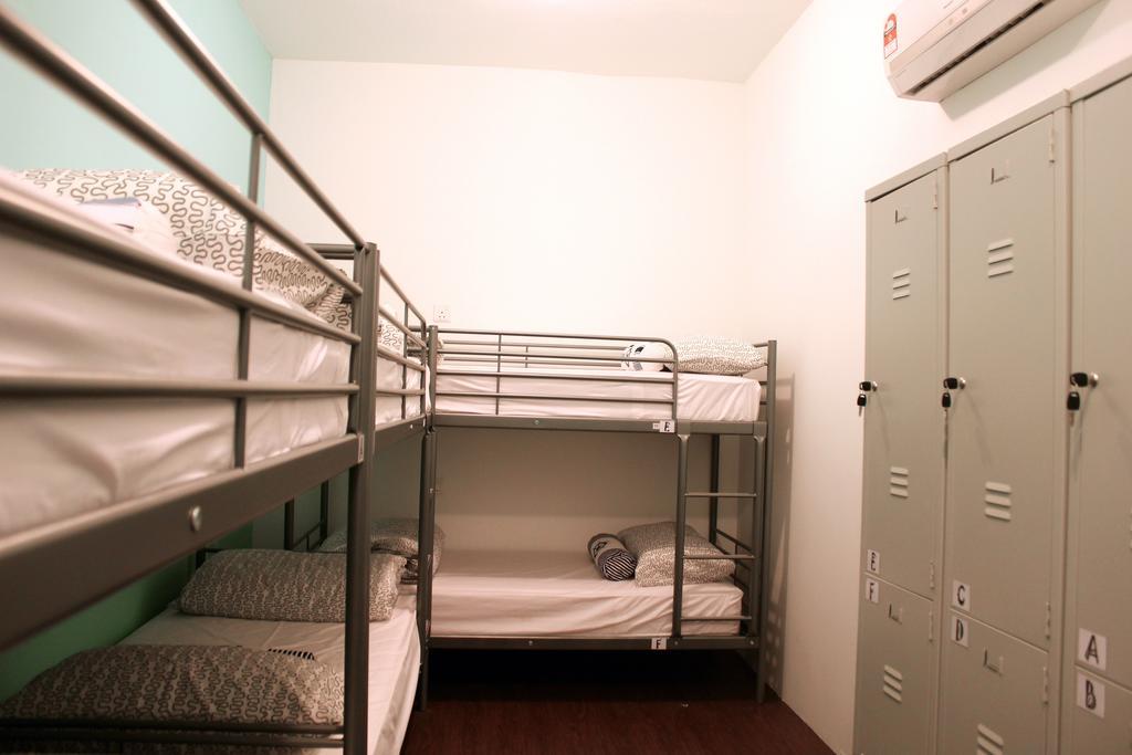 Roof Talk Theme Hostel ยะโฮร์บาห์รู ห้อง รูปภาพ