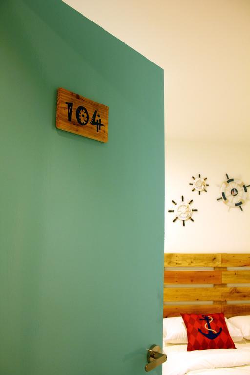 Roof Talk Theme Hostel ยะโฮร์บาห์รู ภายนอก รูปภาพ