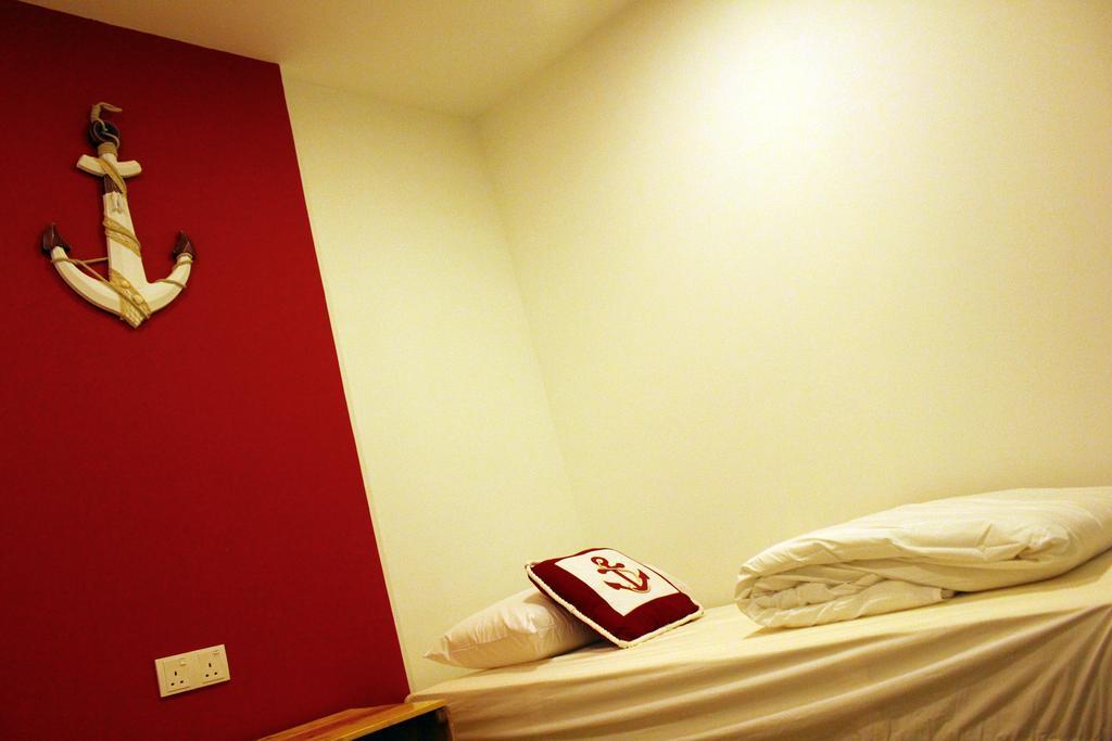 Roof Talk Theme Hostel ยะโฮร์บาห์รู ภายนอก รูปภาพ