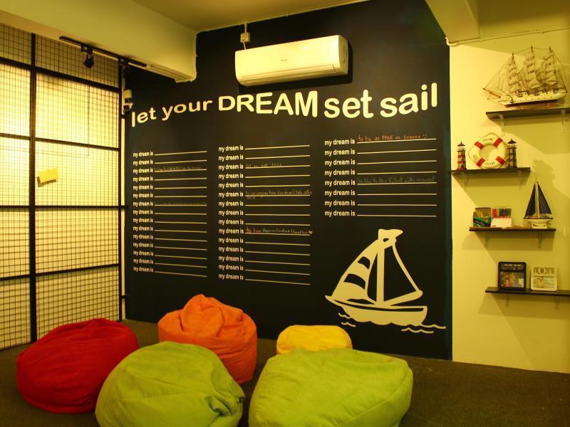 Roof Talk Theme Hostel ยะโฮร์บาห์รู ภายนอก รูปภาพ