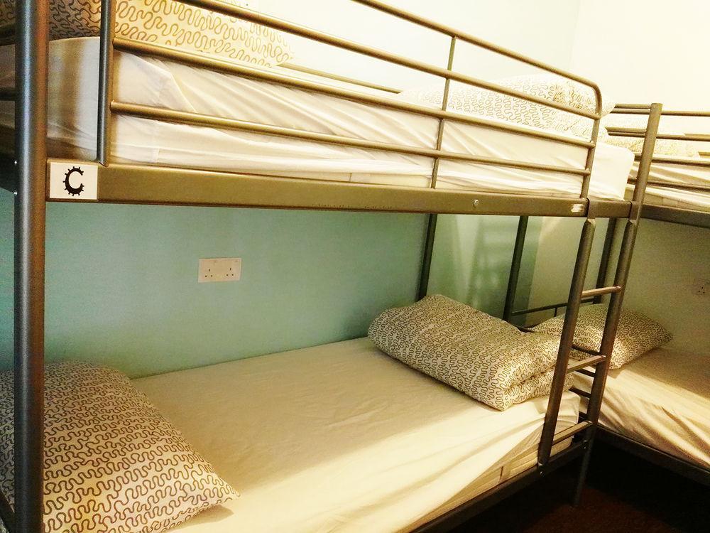 Roof Talk Theme Hostel ยะโฮร์บาห์รู ภายนอก รูปภาพ