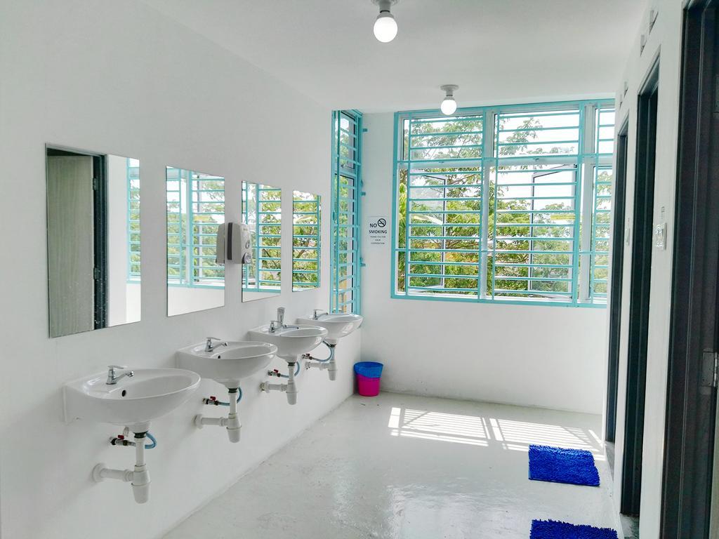 Roof Talk Theme Hostel ยะโฮร์บาห์รู ภายนอก รูปภาพ