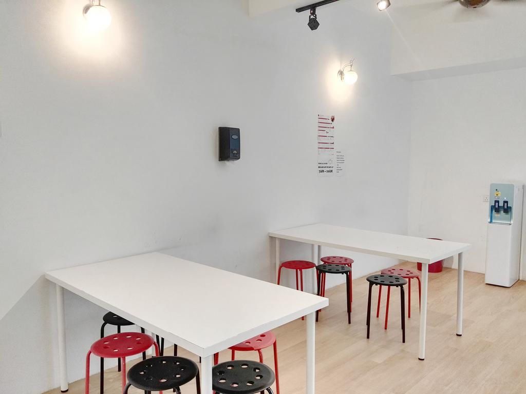 Roof Talk Theme Hostel ยะโฮร์บาห์รู ภายนอก รูปภาพ