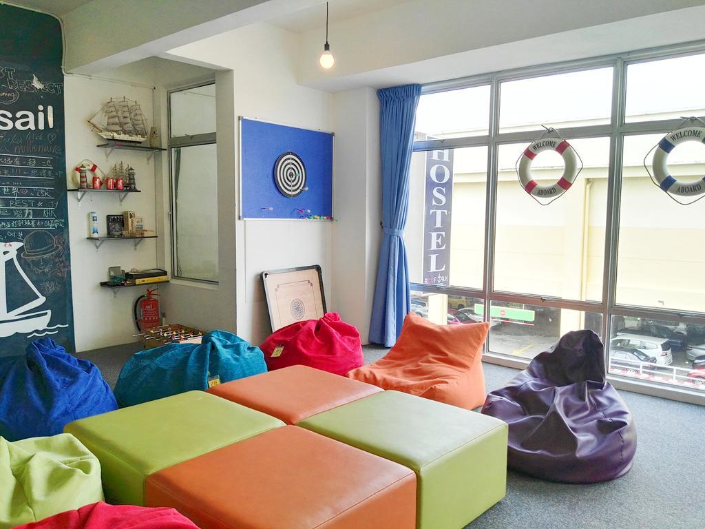 Roof Talk Theme Hostel ยะโฮร์บาห์รู ภายนอก รูปภาพ