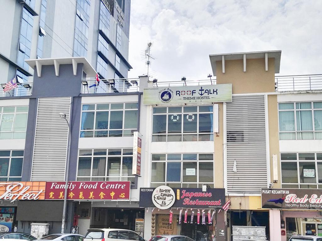 Roof Talk Theme Hostel ยะโฮร์บาห์รู ภายนอก รูปภาพ