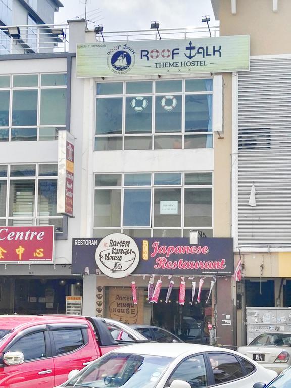 Roof Talk Theme Hostel ยะโฮร์บาห์รู ภายนอก รูปภาพ
