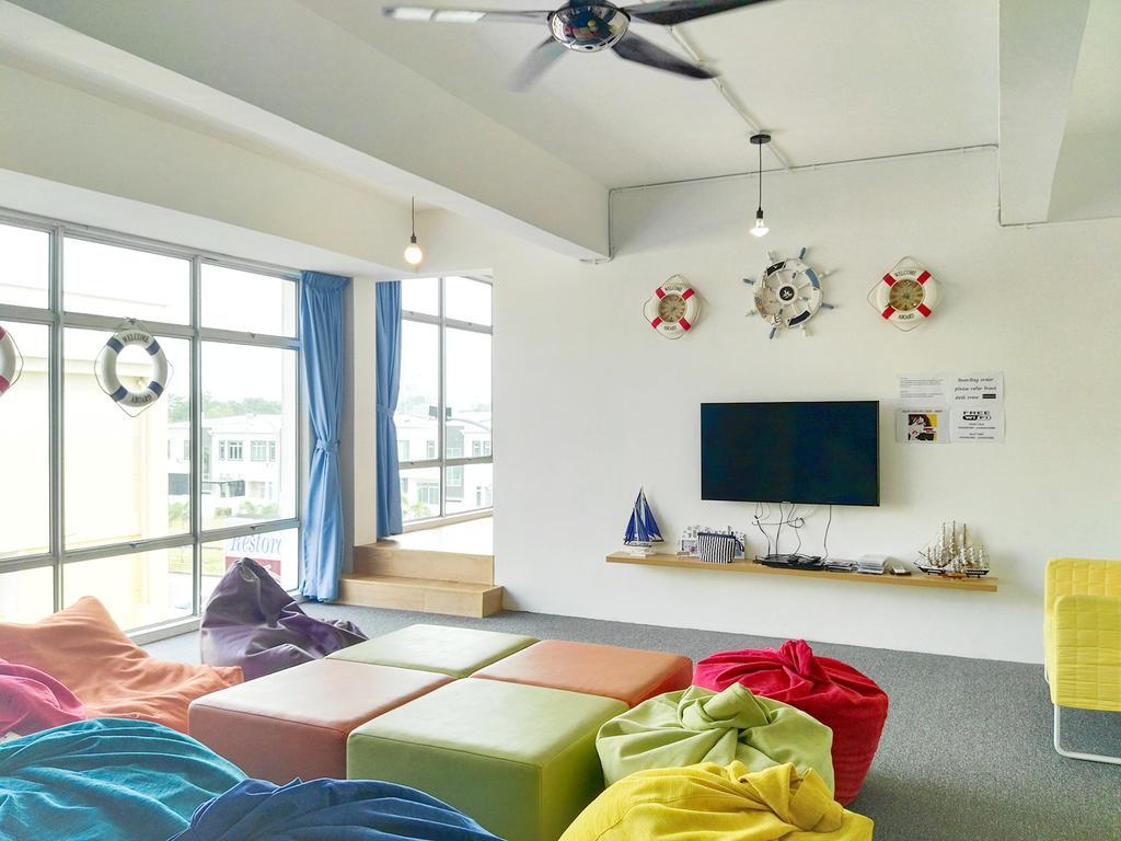 Roof Talk Theme Hostel ยะโฮร์บาห์รู ภายนอก รูปภาพ